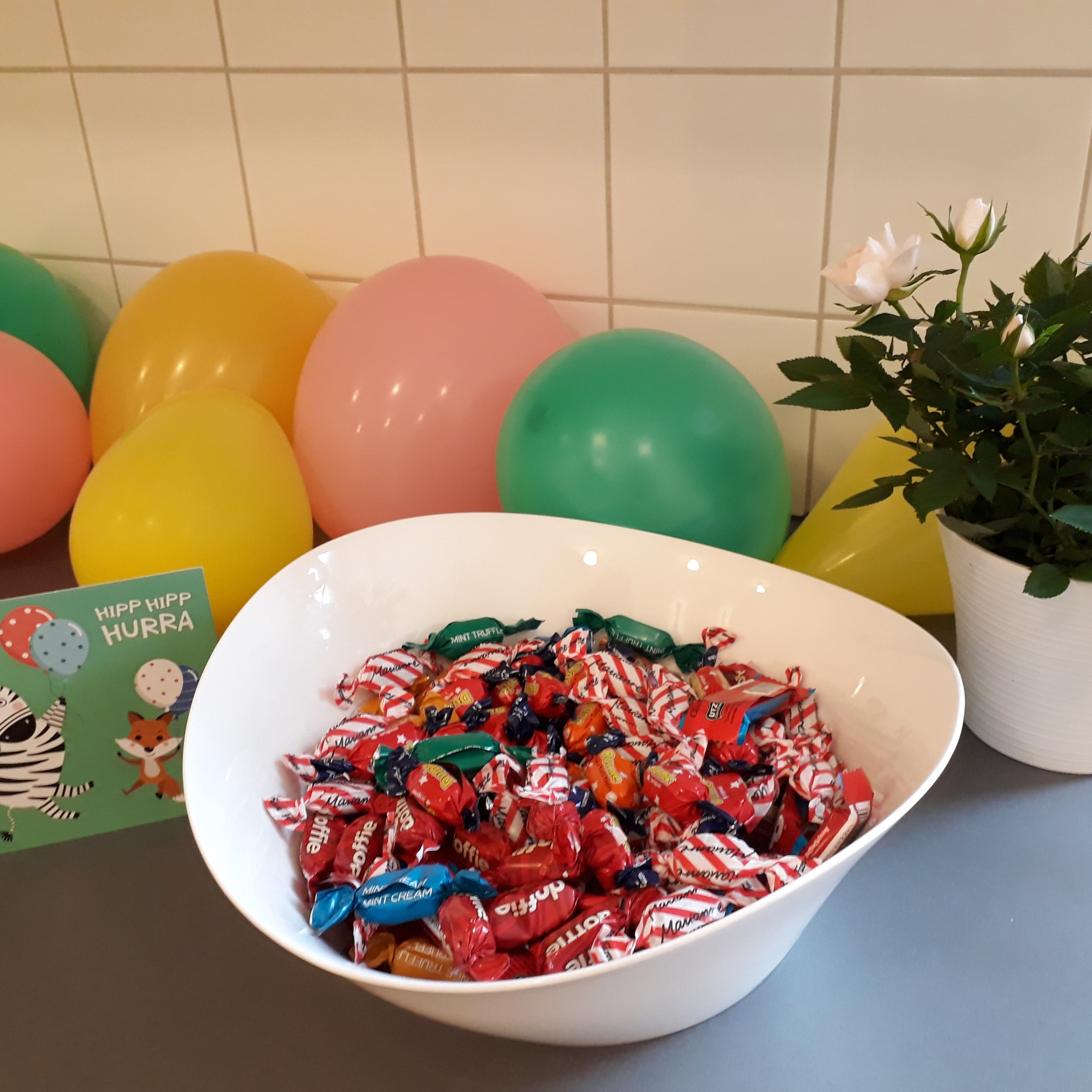 Bild på ballonger och godis