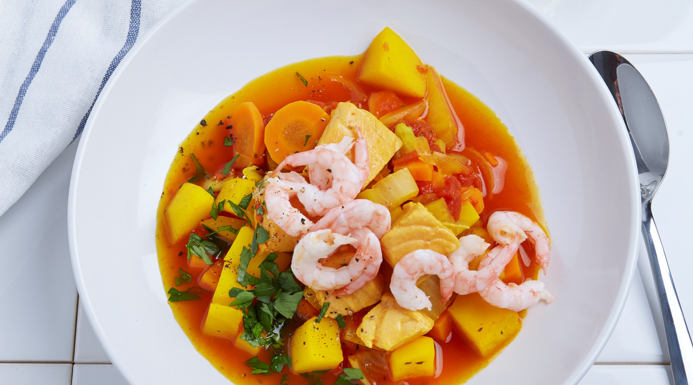 soppa med potatis, morot och räkor