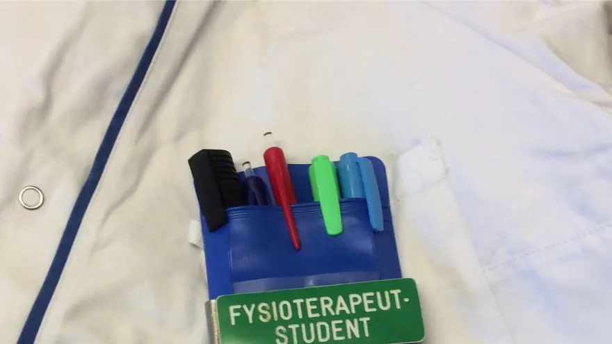 Pennfodral med texten fysioterapistudent på